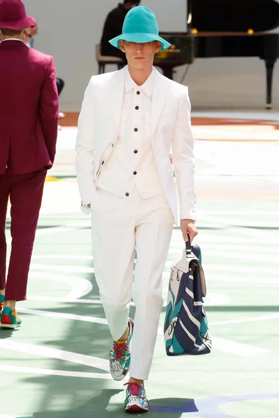 Look 28